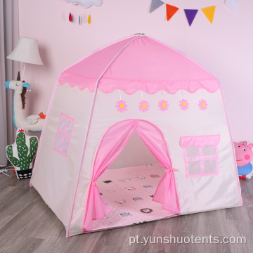 Tenda de brincar com brinquedos para crianças em casa